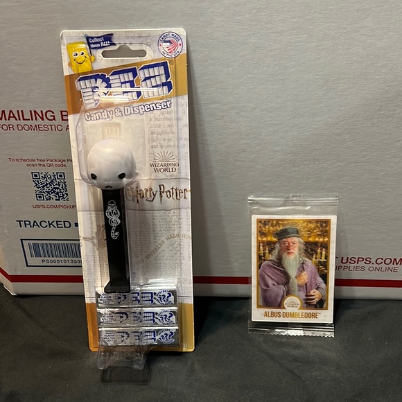 Voldemort PEZ, Hermione Prop Costume Wand,and Albus Dumbledore holographic card - Picture 2 of 9